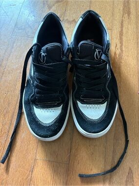 Vans Rowan Skate Shoes. Black & White Low Top Sneakers. Men’s size 10.